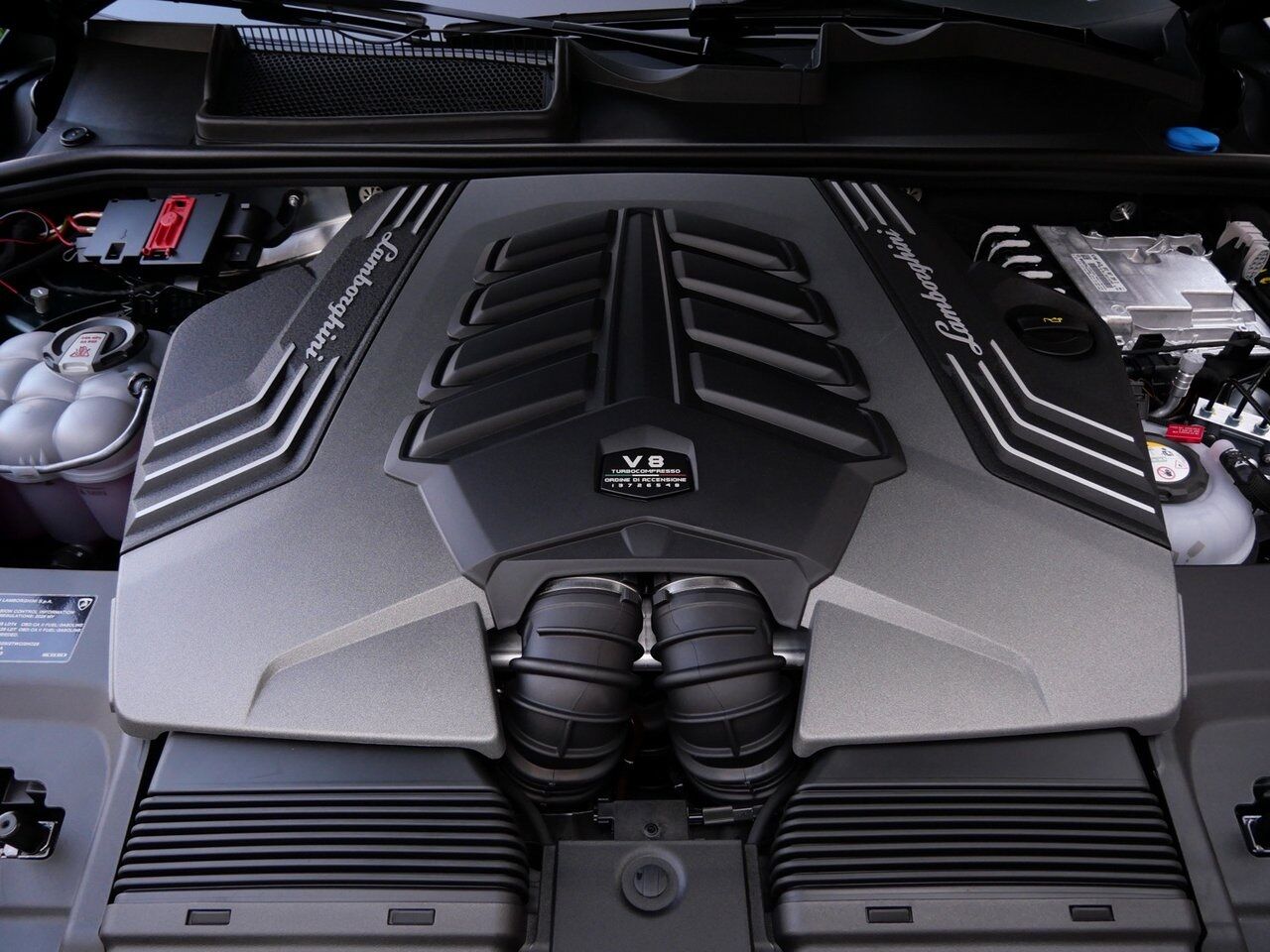 2025 Lamborghini Urus SE Lawrence KS