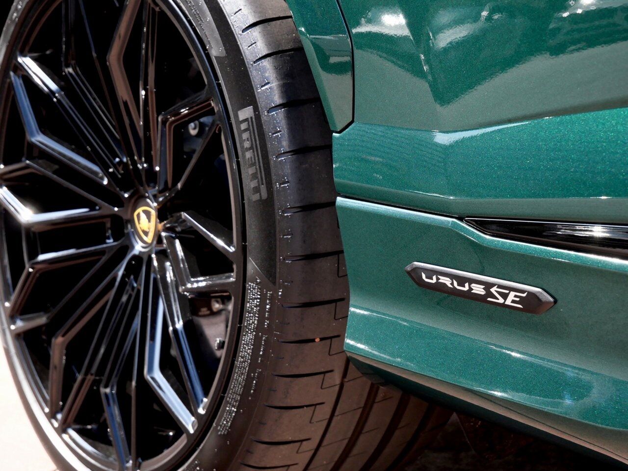 2025 Lamborghini Urus SE Lawrence KS