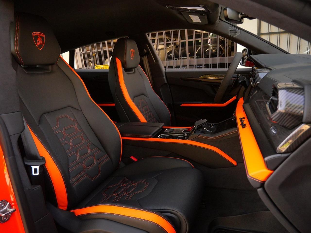 2025 Lamborghini Urus SE Lawrence KS