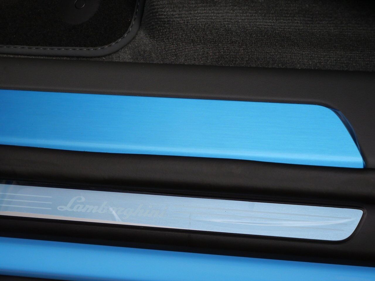 2025 Lamborghini Urus SE Lawrence KS