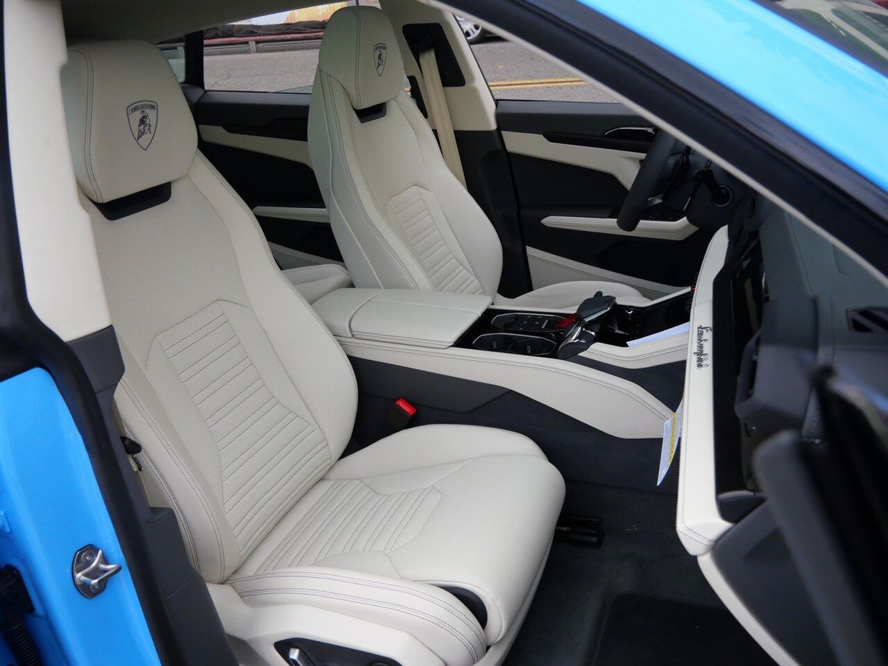 2025 Lamborghini Urus SE Lawrence KS