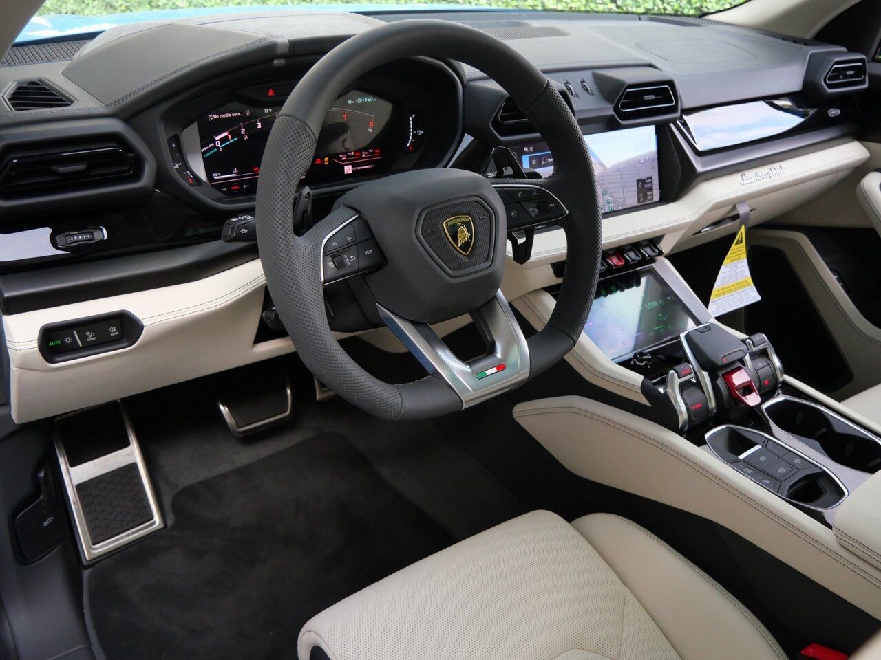 2025 Lamborghini Urus SE Lawrence KS