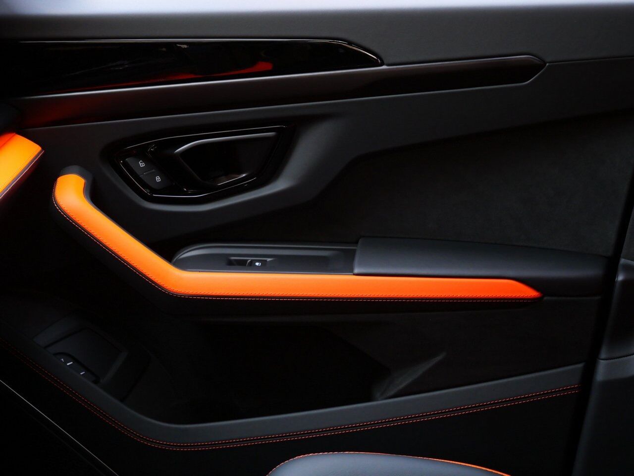 2025 Lamborghini Urus SE Lawrence KS