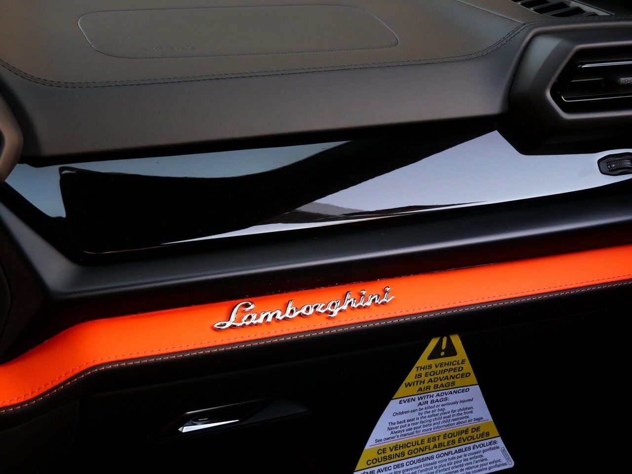 2025 Lamborghini Urus SE Lawrence KS