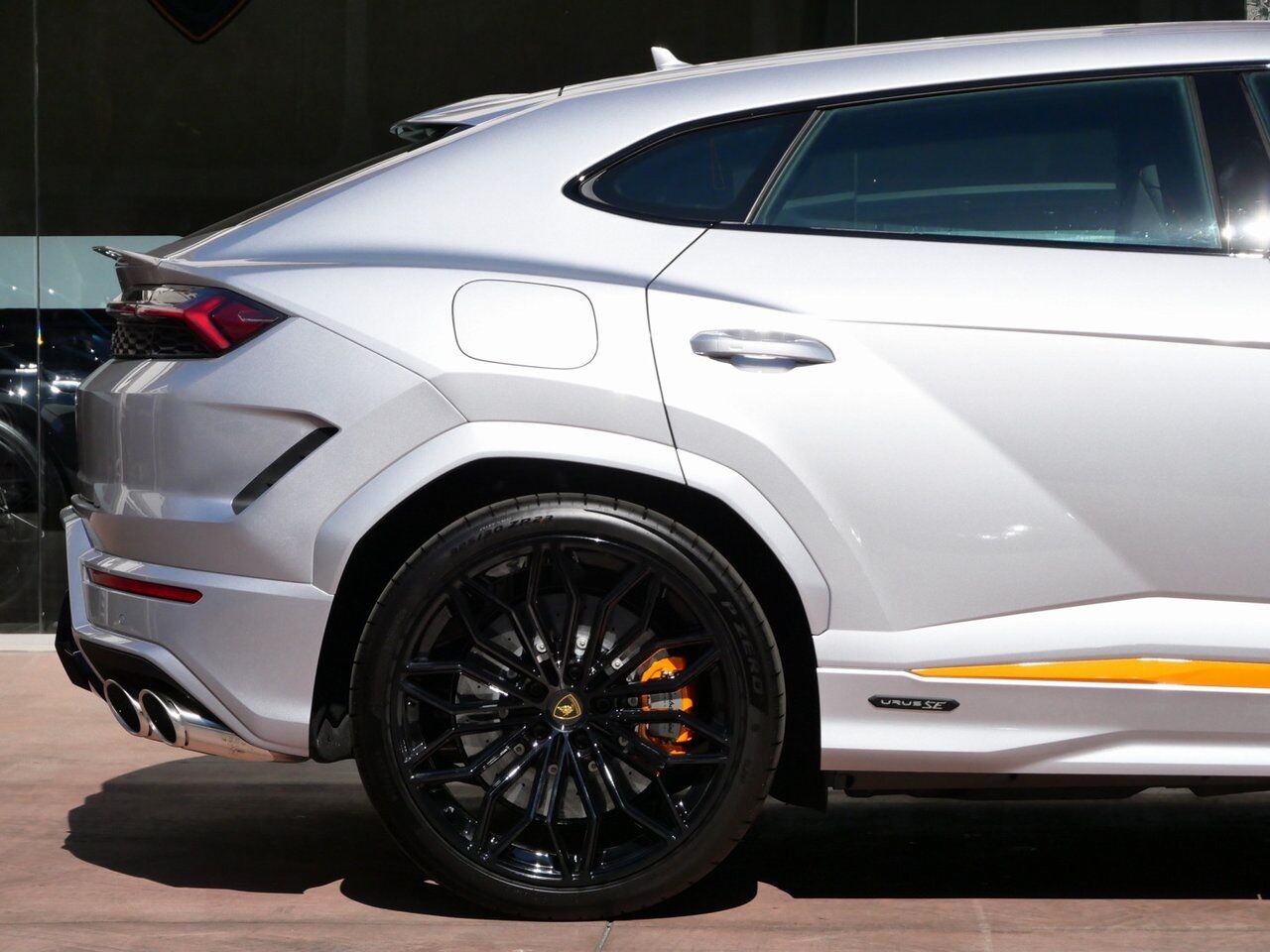 2025 Lamborghini Urus SE Lawrence KS