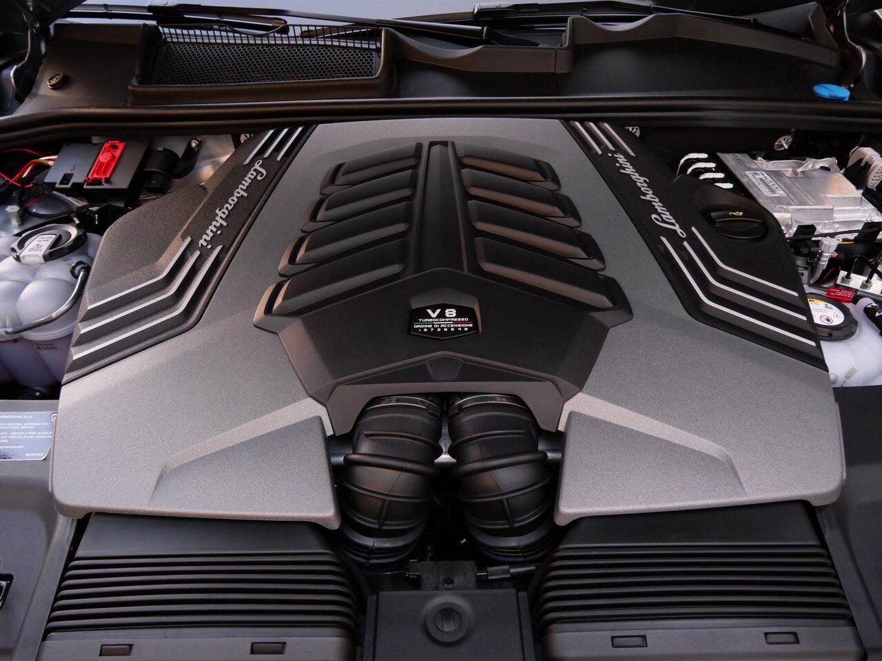 2025 Lamborghini Urus SE Lawrence KS