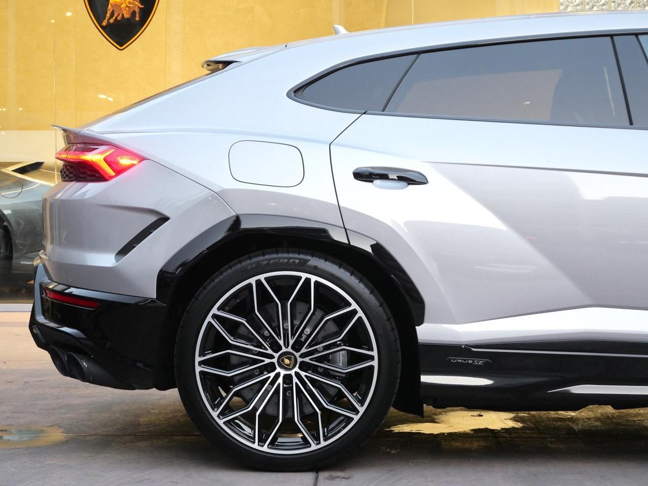 2025 Lamborghini Urus SE Lawrence KS