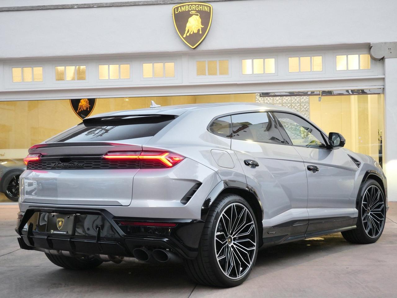 2025 Lamborghini Urus SE