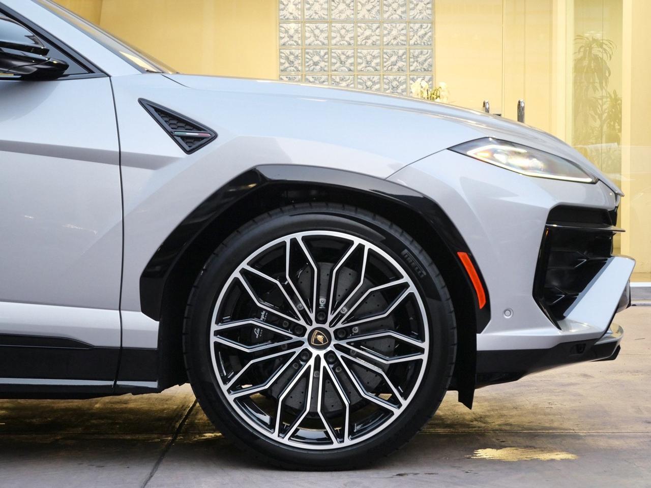 2025 Lamborghini Urus SE Lawrence KS