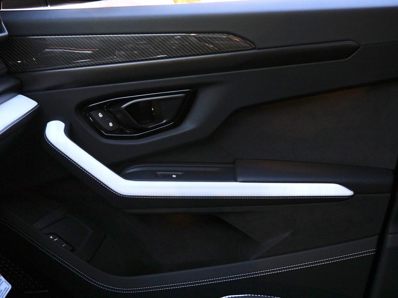 2025 Lamborghini Urus SE Lawrence KS