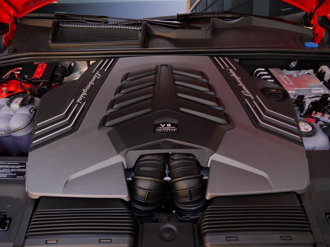 2025 Lamborghini Urus SE Lawrence KS