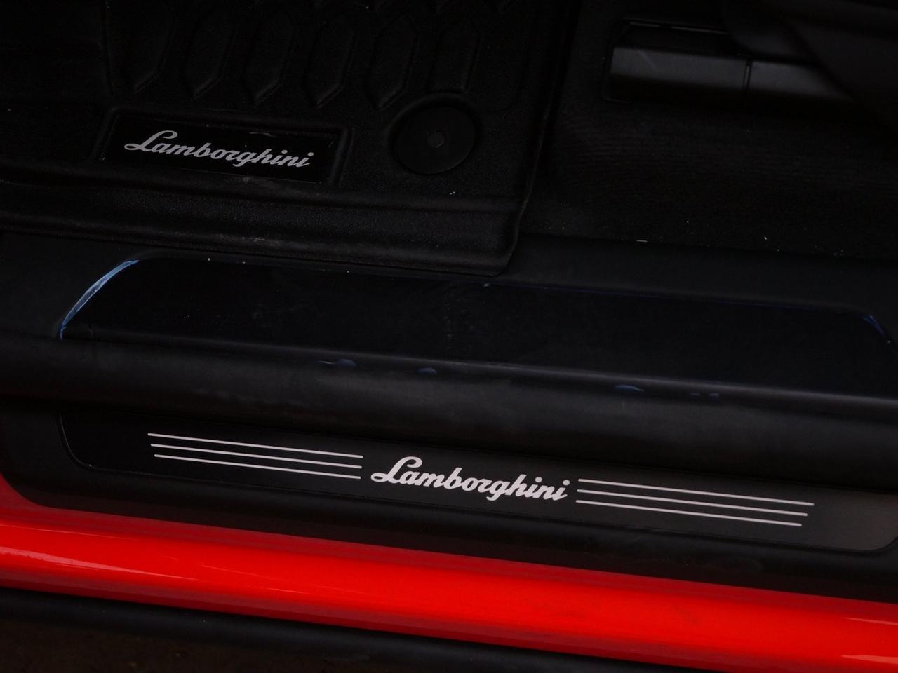 2025 Lamborghini Urus SE Lawrence KS