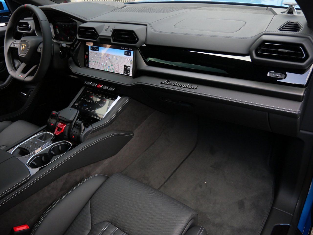 2025 Lamborghini Urus SE Lawrence KS