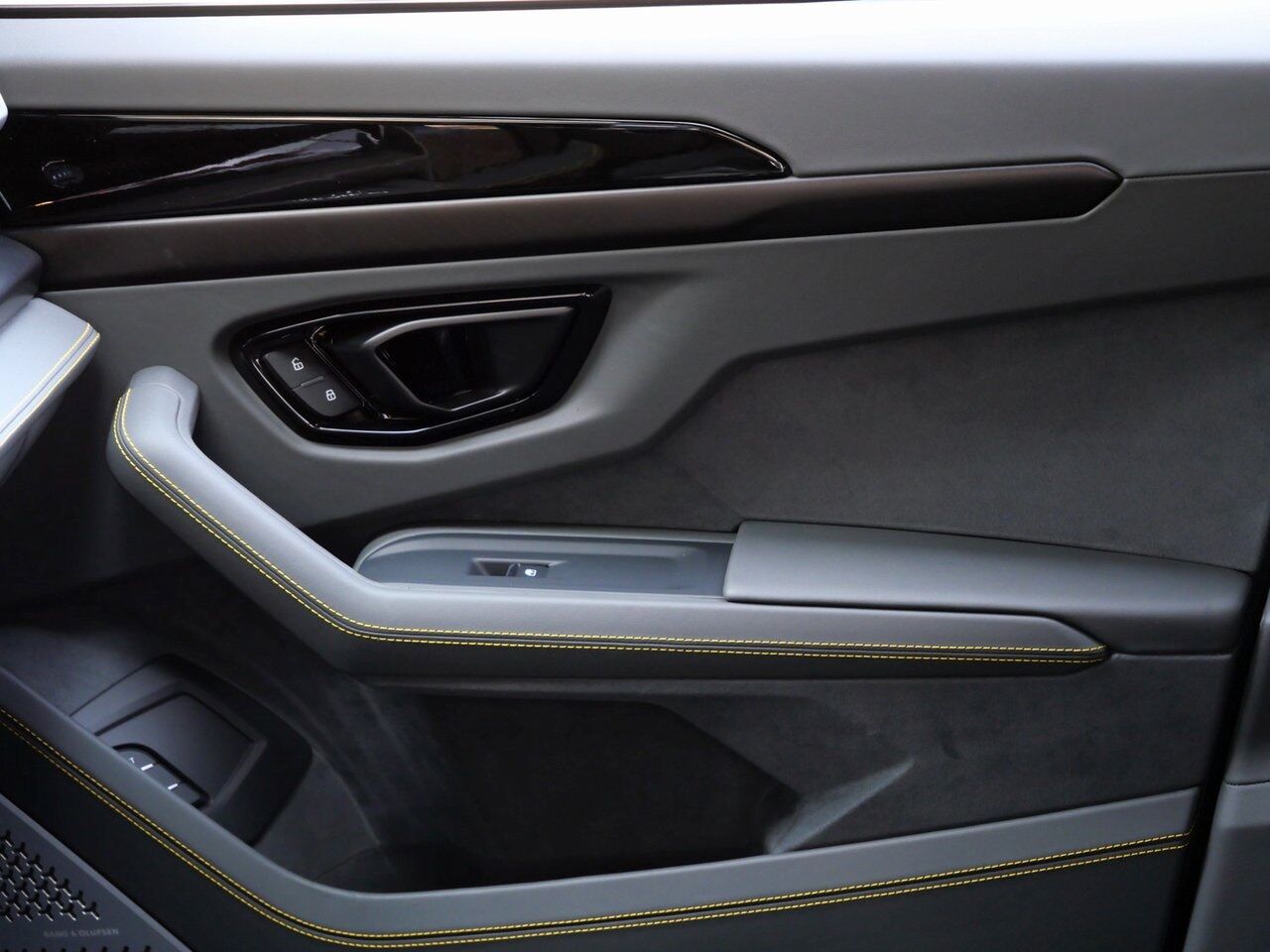 2025 Lamborghini Urus SE Lawrence KS