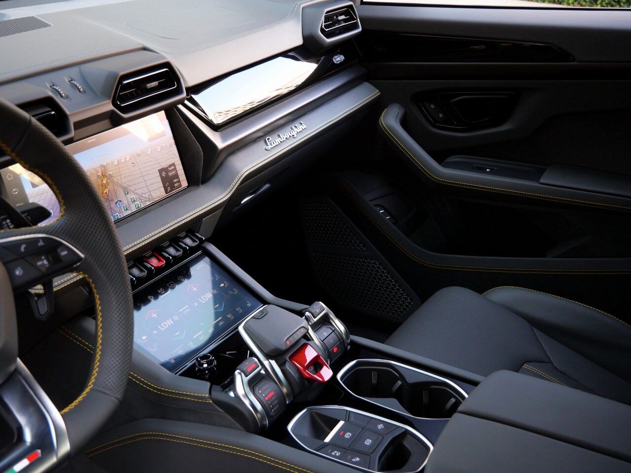 2025 Lamborghini Urus SE Lawrence KS