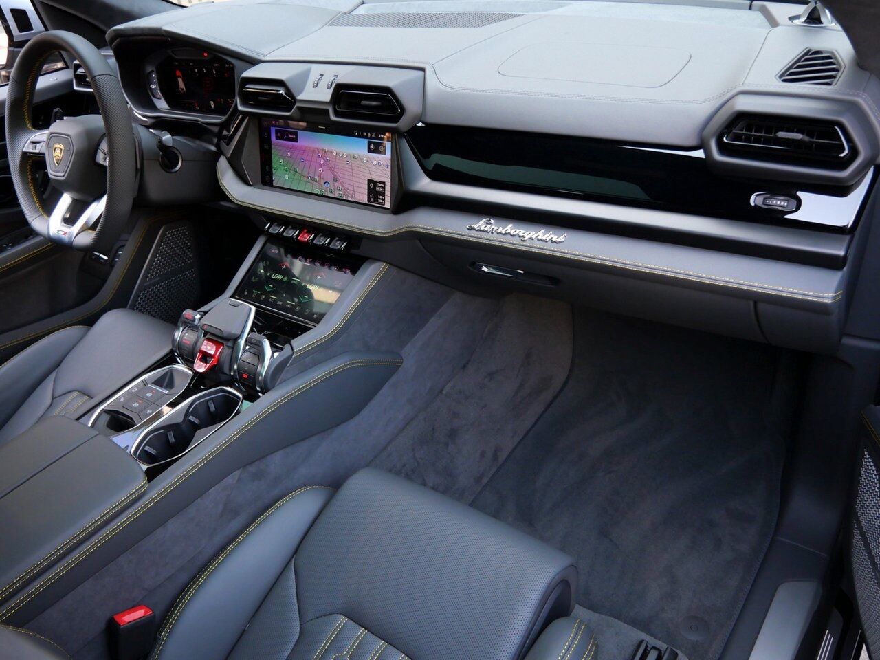 2025 Lamborghini Urus SE Lawrence KS