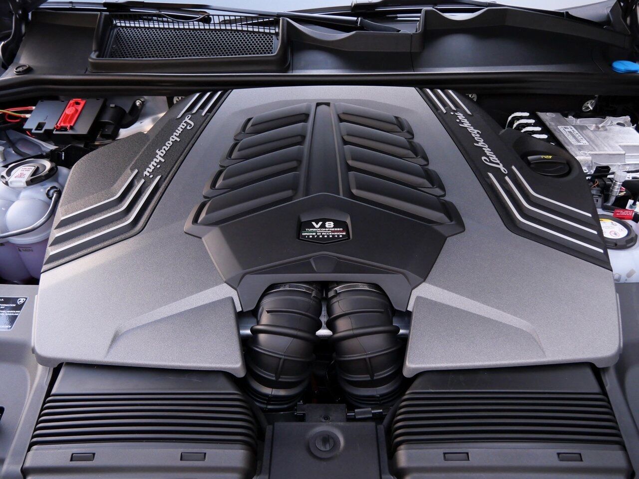 2025 Lamborghini Urus SE Lawrence KS