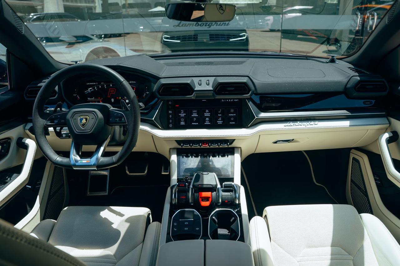 2025 Lamborghini Urus SE SE Lawrence KS