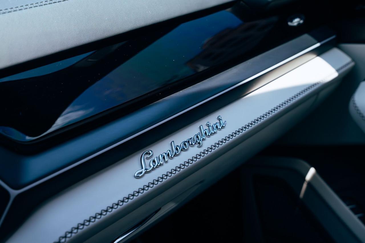 2025 Lamborghini Urus SE SE Lawrence KS