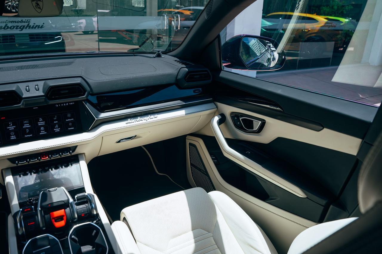 2025 Lamborghini Urus SE SE Lawrence KS