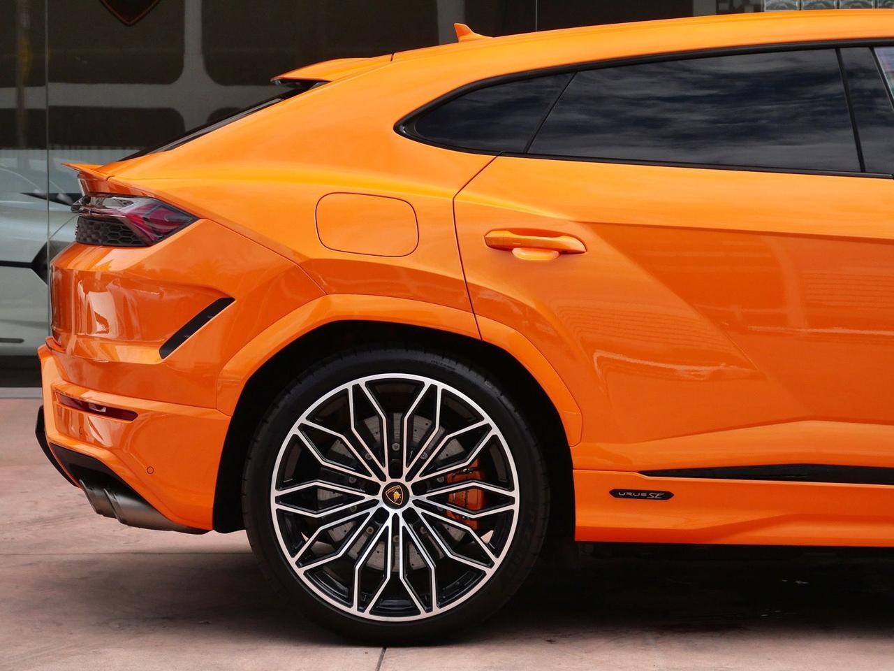 2025 Lamborghini Urus SE SE Lawrence KS