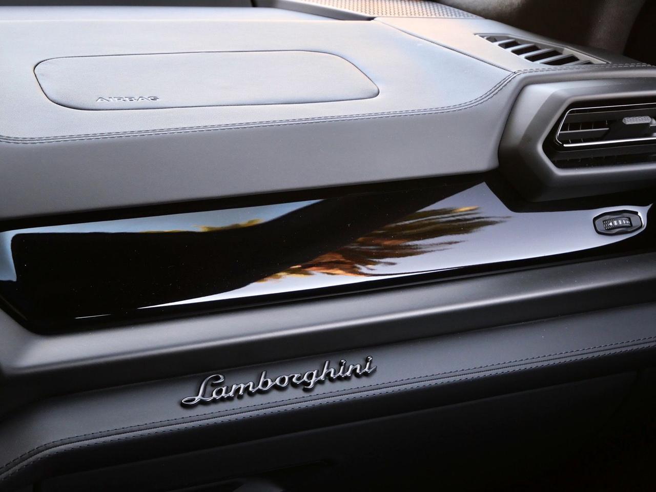 2025 Lamborghini Urus SE SE Lawrence KS