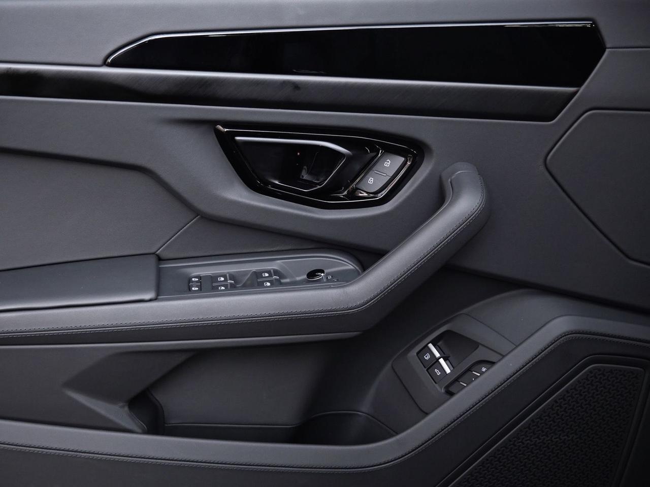 2025 Lamborghini Urus SE SE Lawrence KS