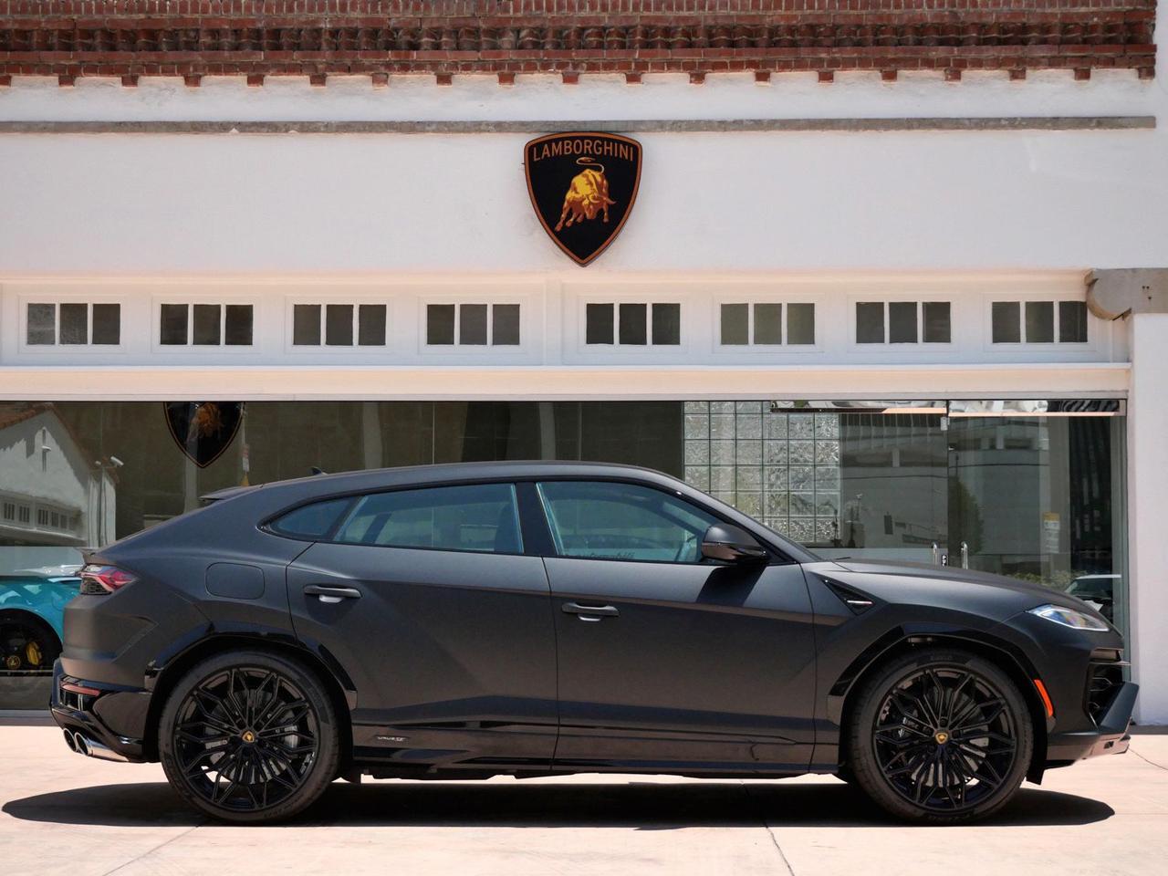 2025 Lamborghini Urus SE SE