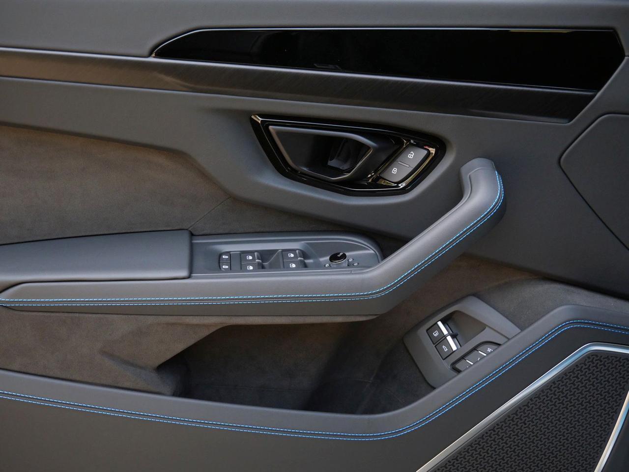 2025 Lamborghini Urus SE SE Lawrence KS