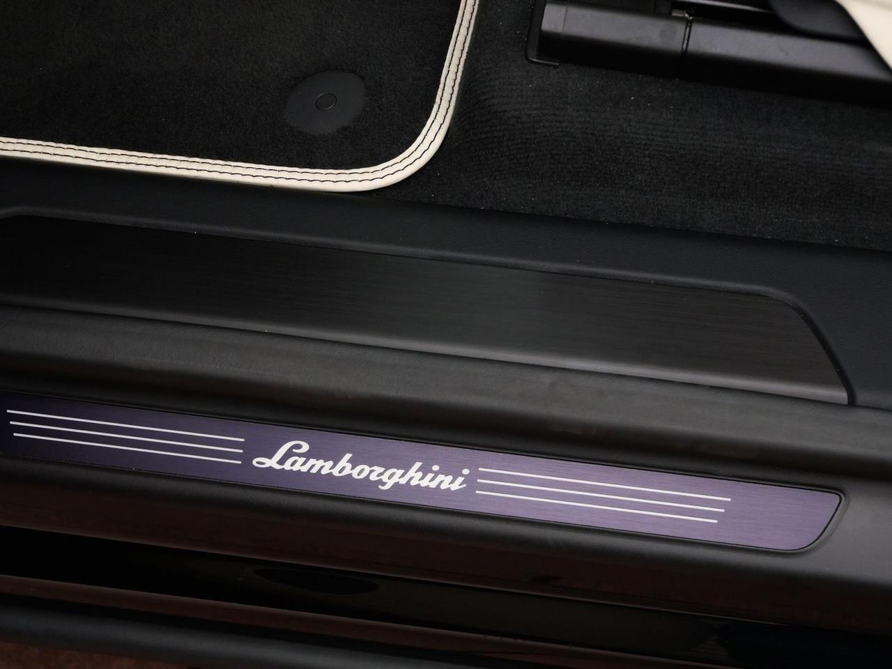 2025 Lamborghini Urus SE SE Lawrence KS