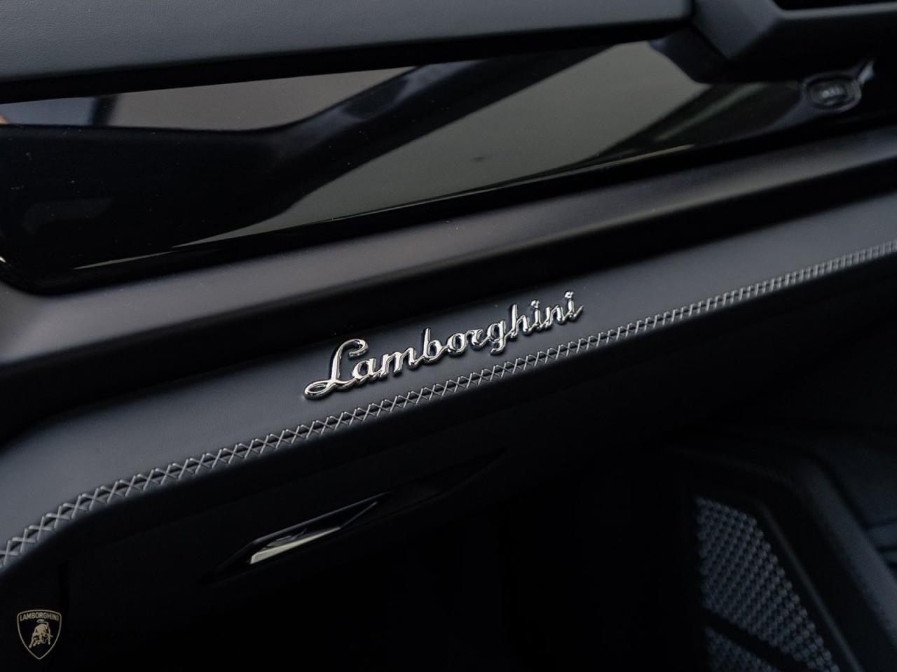 2025 Lamborghini Urus SE West Palm Beach FL