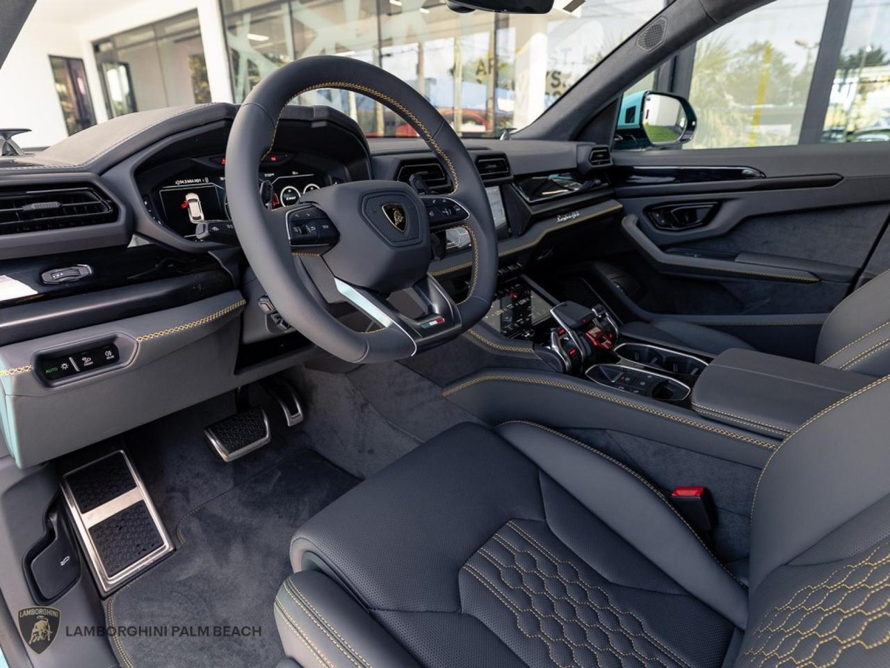 2025 Lamborghini Urus SE West Palm Beach FL