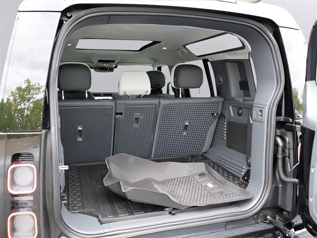 2025 Land Rover Defender 110 V8 San Clemente CA