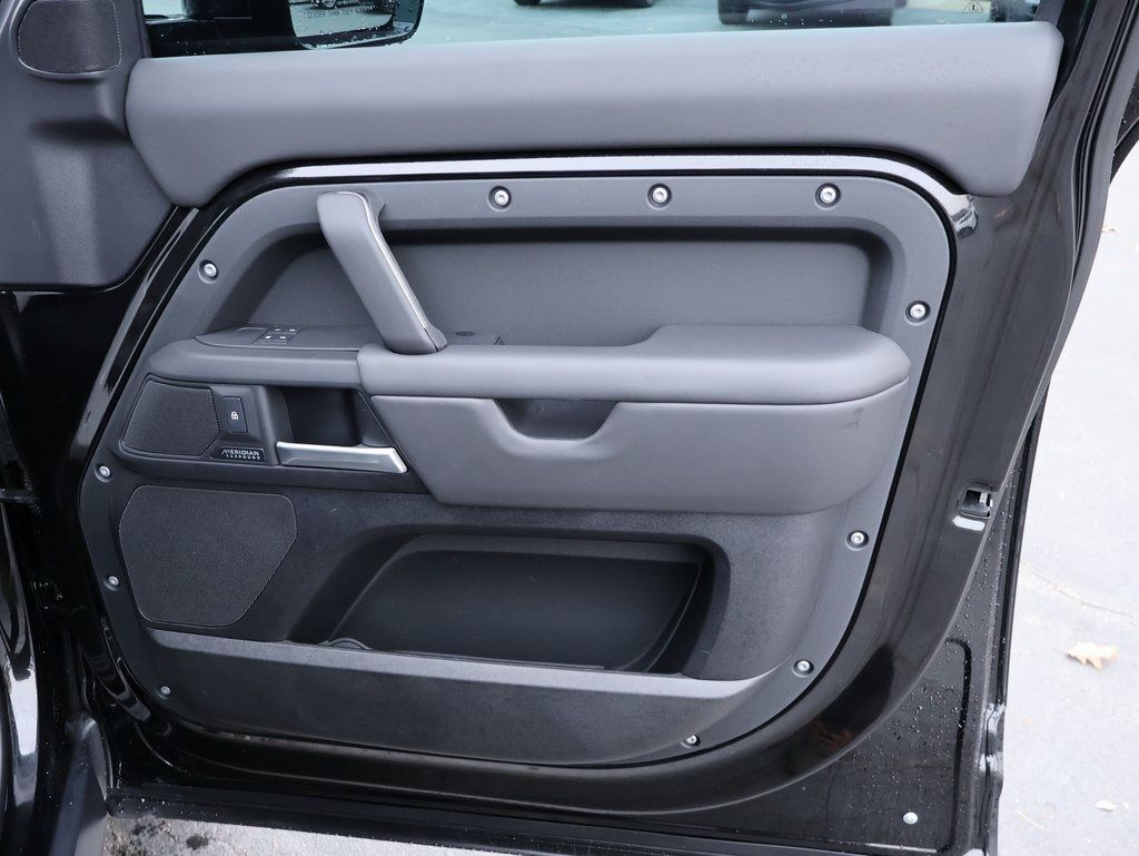 2025 Land Rover Defender 110 X-Dynamic SE v8 San Clemente CA