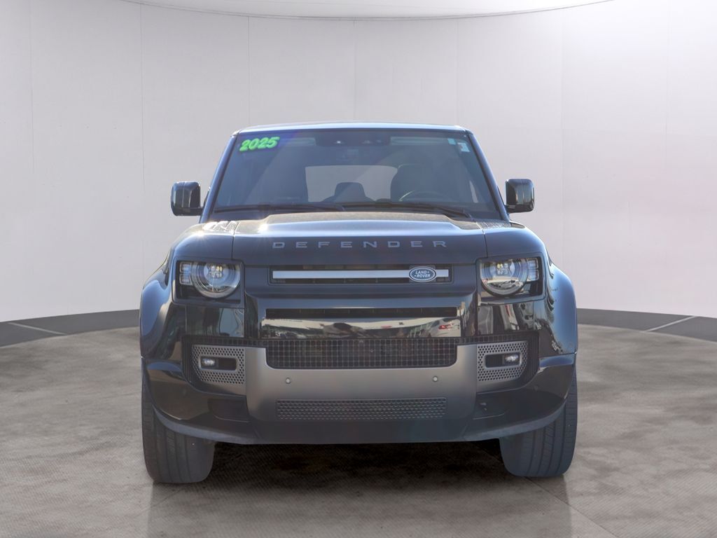 2025 Land Rover Defender 110 X-Dynamic SE v8
