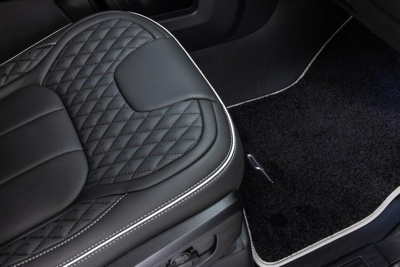 2025 Land Rover Defender P500 V8 X-Dynamic SE Danville VA 2025 Land Rover Defender P500 V8 X-Dynamic SE Danville VA