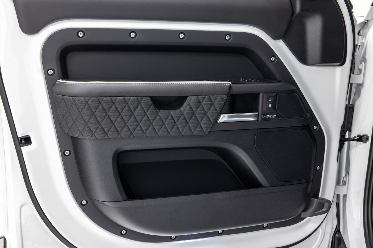 2025 Land Rover Defender P500 V8 X-Dynamic SE Danville VA 2025 Land Rover Defender P500 V8 X-Dynamic SE Danville VA