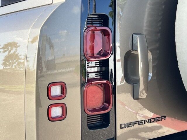 2025 Land Rover Defender X-Dynamic SE San Juan TX 2025 Land Rover Defender X-Dynamic SE San Juan TX