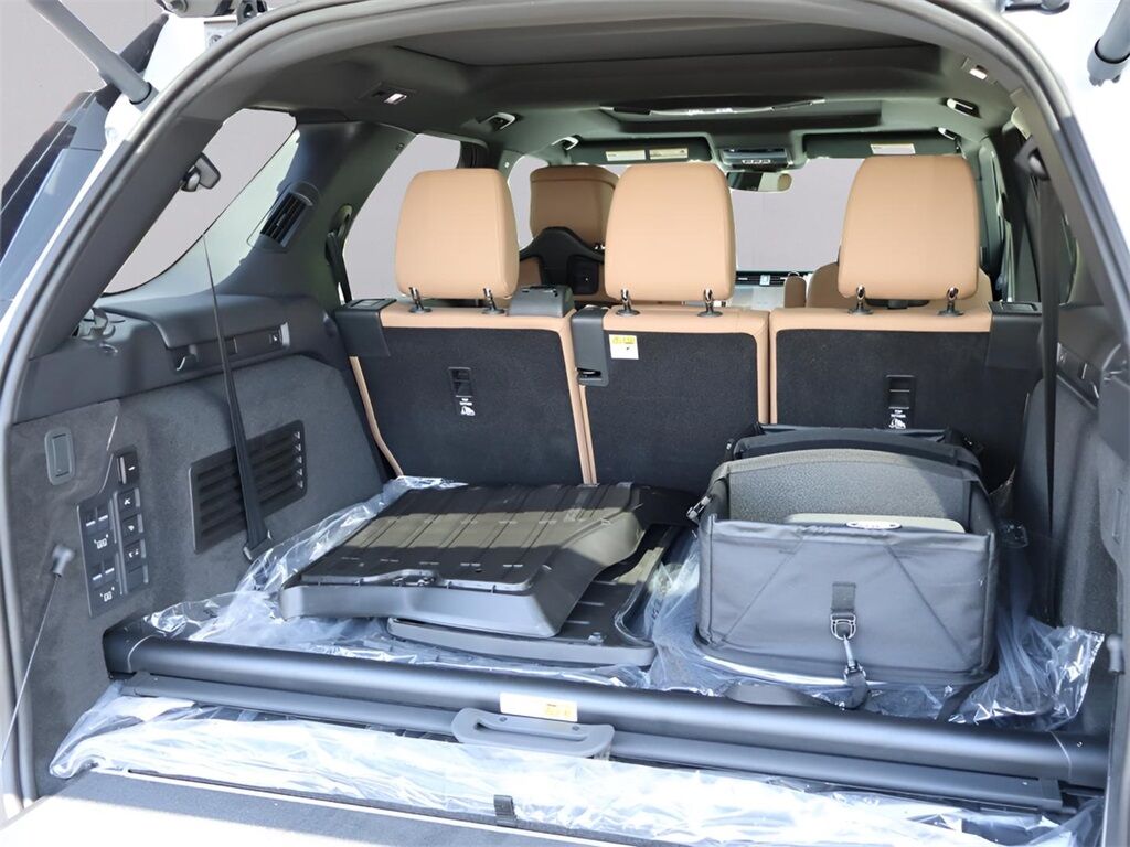 2025 Land Rover Discovery Dynamic SE San Clemente CA