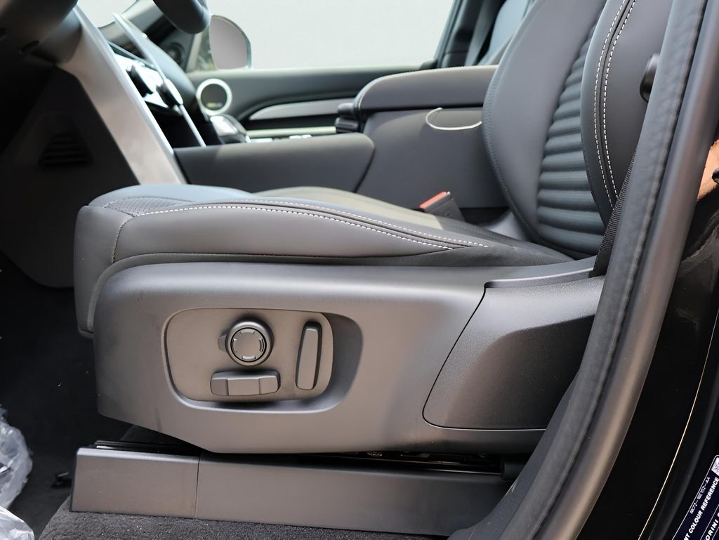 2025 Land Rover Discovery Dynamic SE San Clemente CA