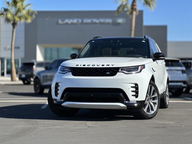 2025 Land Rover Discovery Dynamic SE's photo