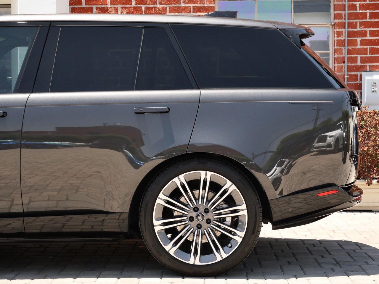 2025 Land Rover Range Rover SE SE Lawrence KS