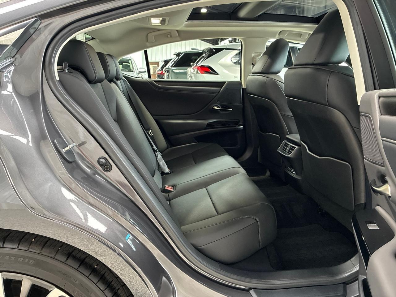 2025 Lexus ES350 Premium Pkg, Pano Roof, 12.3in Interface, 18in Wheels, Only 5k Miles Houston TX 2025 Lexus ES350 Premium Pkg, Pano Roof, 12.3in Interface, 18in Wheels, Only 5k Miles Houston TX