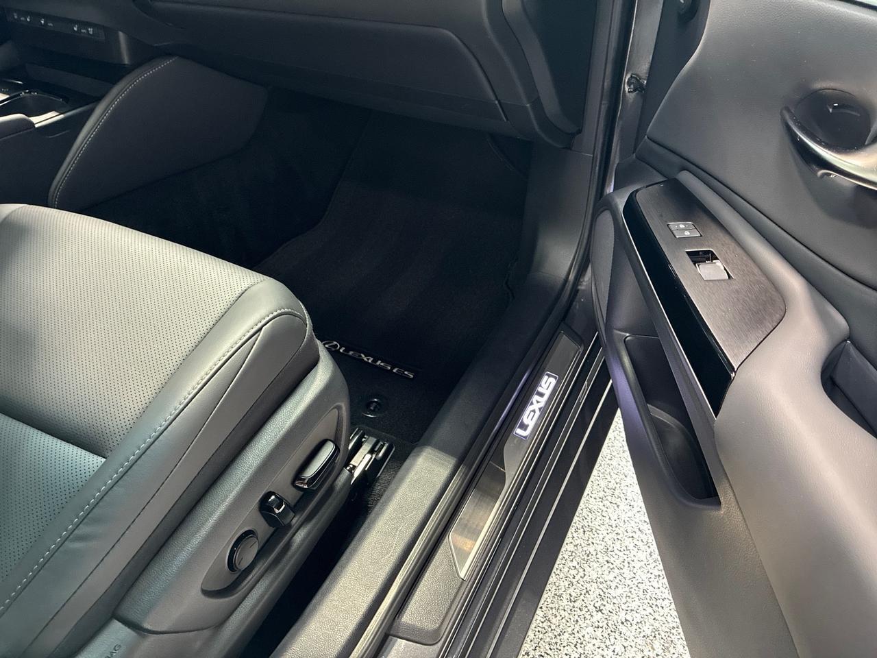 2025 Lexus ES350 Premium Pkg, Pano Roof, 12.3in Interface, 18in Wheels, Only 5k Miles Houston TX 2025 Lexus ES350 Premium Pkg, Pano Roof, 12.3in Interface, 18in Wheels, Only 5k Miles Houston TX