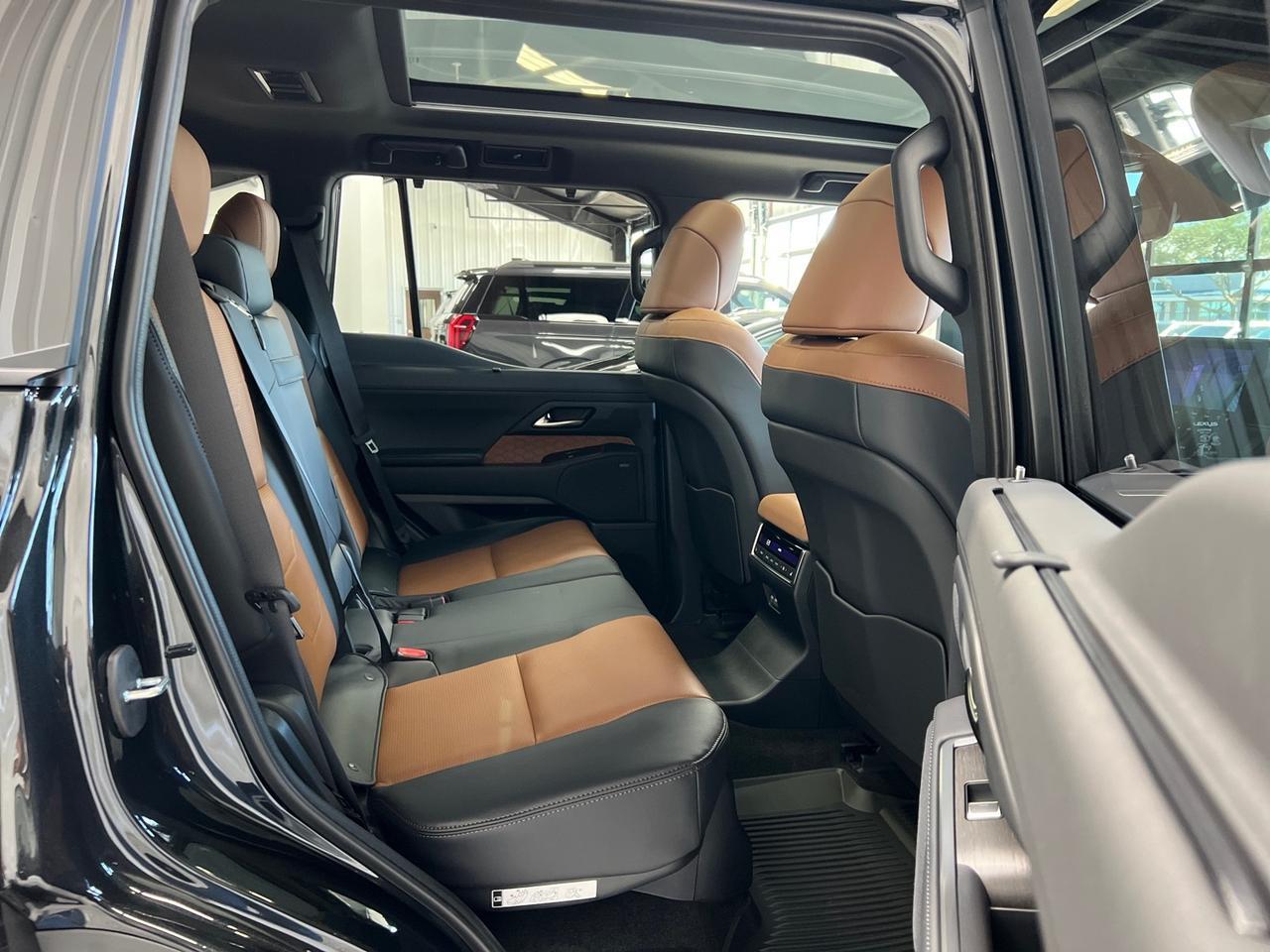 2025 Lexus GX550 Luxury+, Cold Area Pkg, Digital Key, HUD, Traffic Jam Assist Houston TX 2025 Lexus GX550 Luxury+, Cold Area Pkg, Digital Key, HUD, Traffic Jam Assist Houston TX