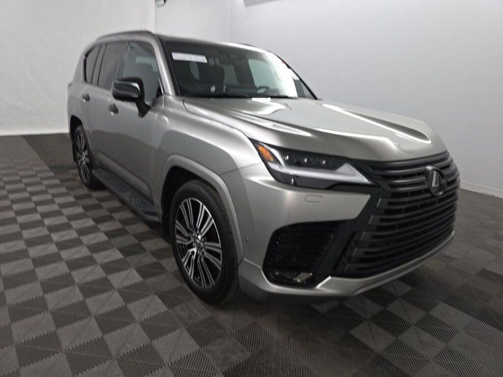 2025 Lexus LX Luxury's photo