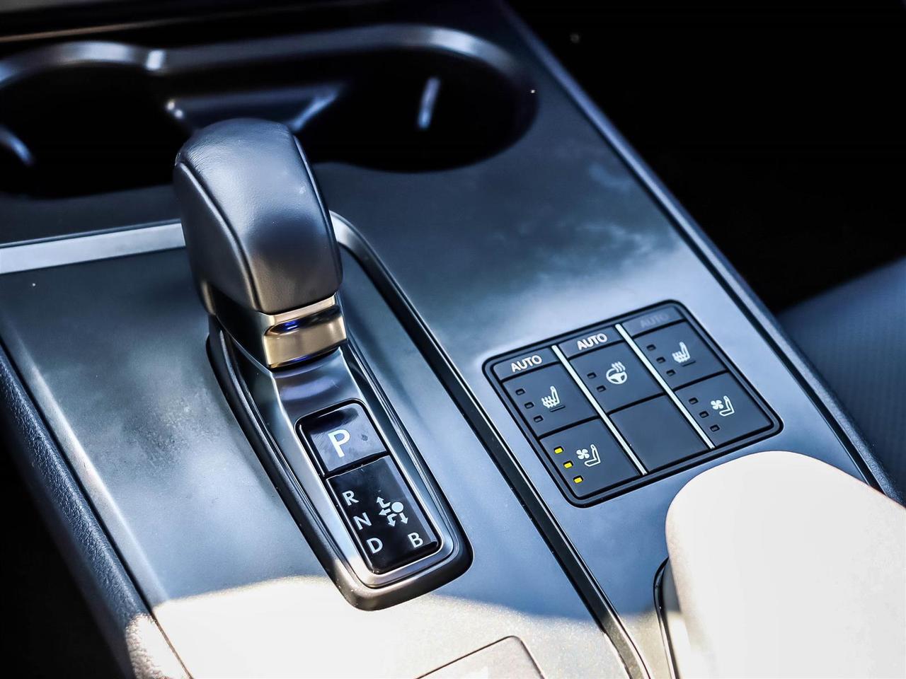 2025 Lexus UX 300h Mississauga ON