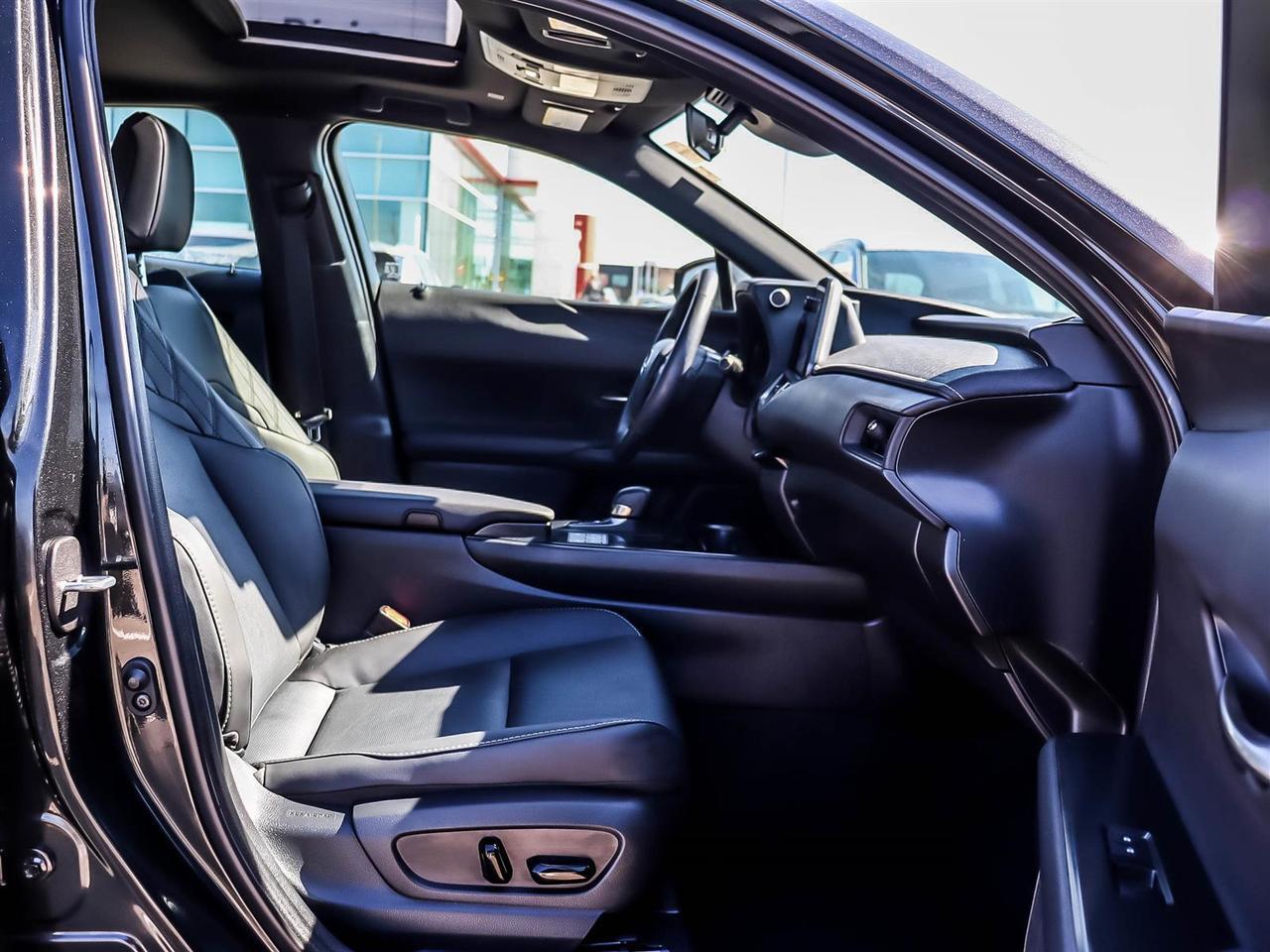 2025 Lexus UX 300h Mississauga ON