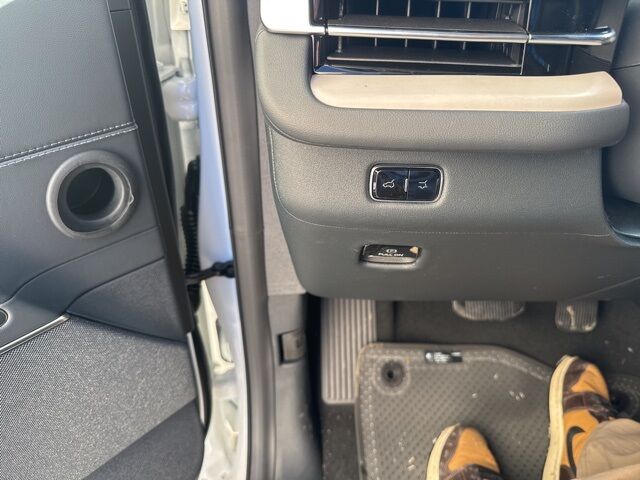 2025 Lincoln Navigator L Reserve Watertown SD 2025 Lincoln Navigator L Reserve Watertown SD