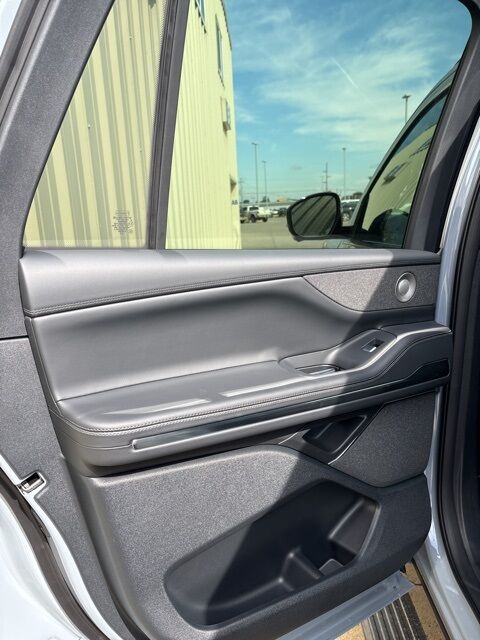 2025 Lincoln Navigator L Reserve Watertown SD 2025 Lincoln Navigator L Reserve Watertown SD